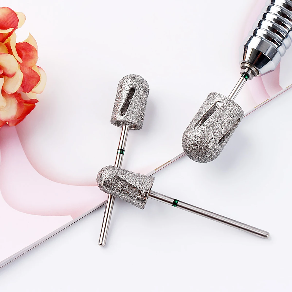 ペディキュアネイルドリルビットダイヤモンド超硬フットビットカルスサンディング研磨ヘッドひび割れた皮膚の魚の目カルス除去用