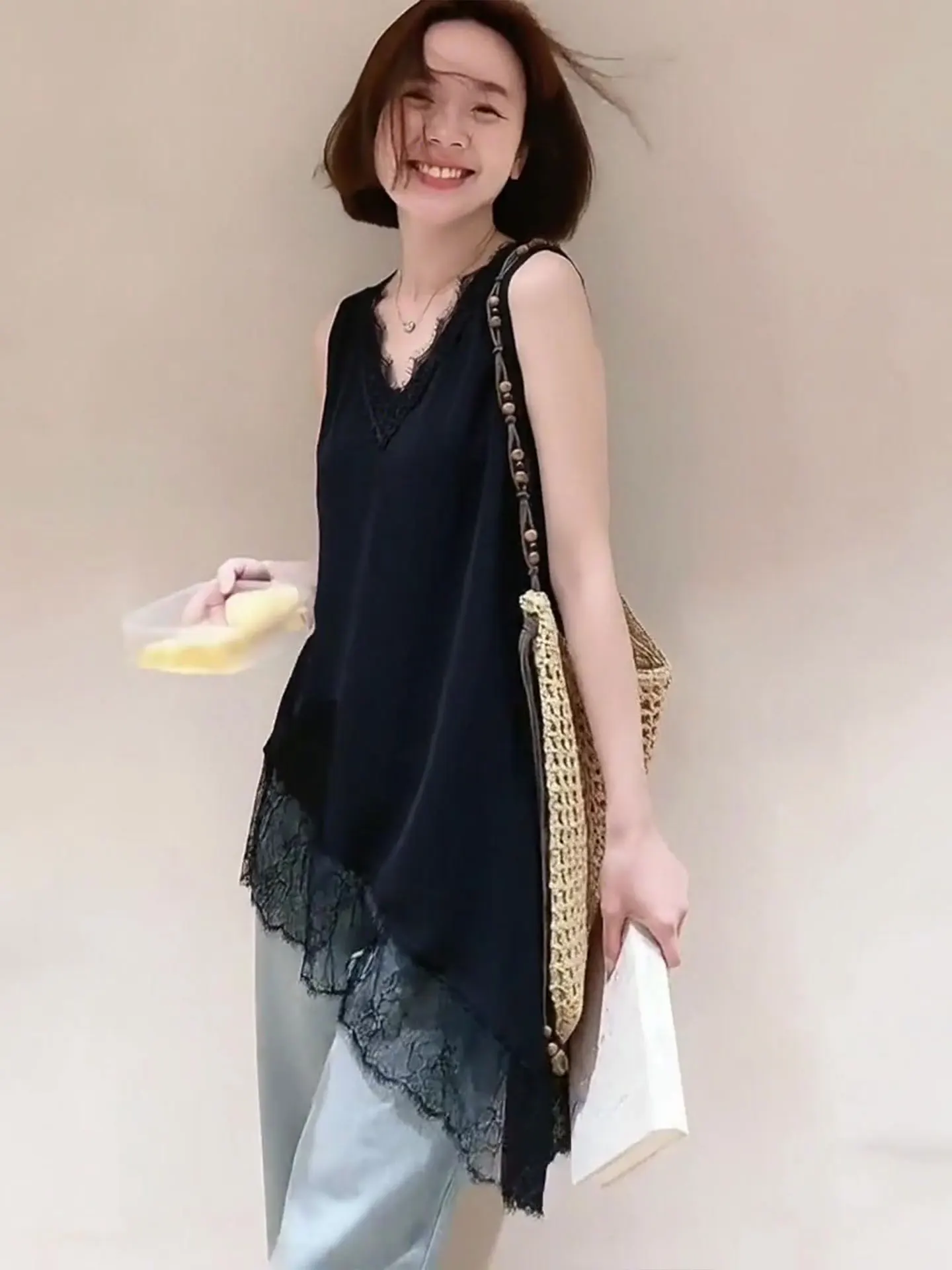 Elegant Lace Patchwork V-Neck Sleeveless Vest Light Maturity Style Summer Fashionable High-End Feeling Small Shirt Top