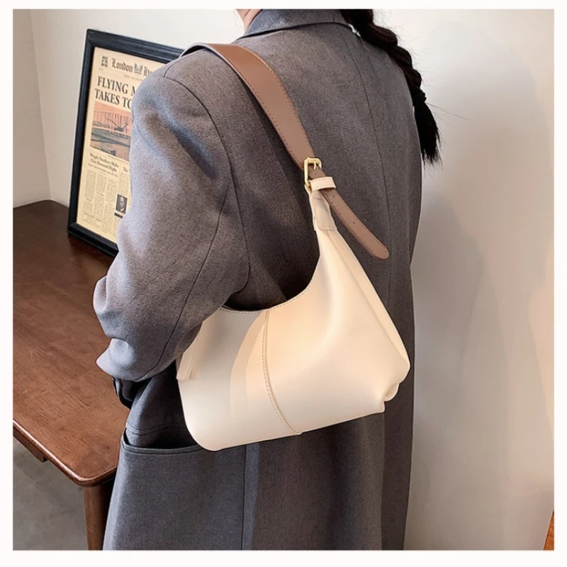 

Niche design senior sense of bag female 2025 super fire retro hundreds of handheld shoulder bag fashion texture armpit bags