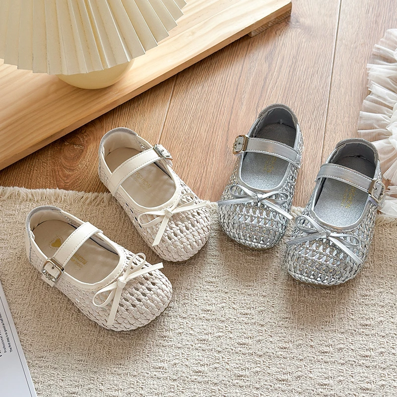 

Детские плоские туфли с плетеным верхом и простыми бантиками, в корейском стиле, универсальные, для девочек, летние, новинка 2026 года, повседневные, дышащие