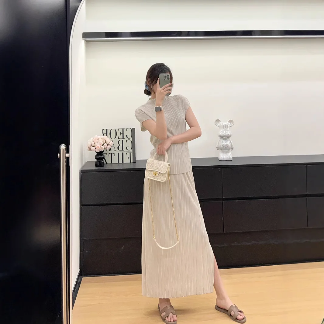 

Miyake Short-sleeved O-Neck Top + High-waisted Split Pleated Half-body Skirt 2-piece Set 2025 Summer New Casual Women's Suit