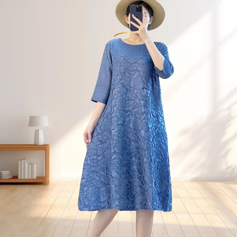 

Плиссированное платье с вышивкой Miyake, лето 2025, новое женское свободное платье большого размера, темпераментная пригородная одежда, простой элегантный полиэстер