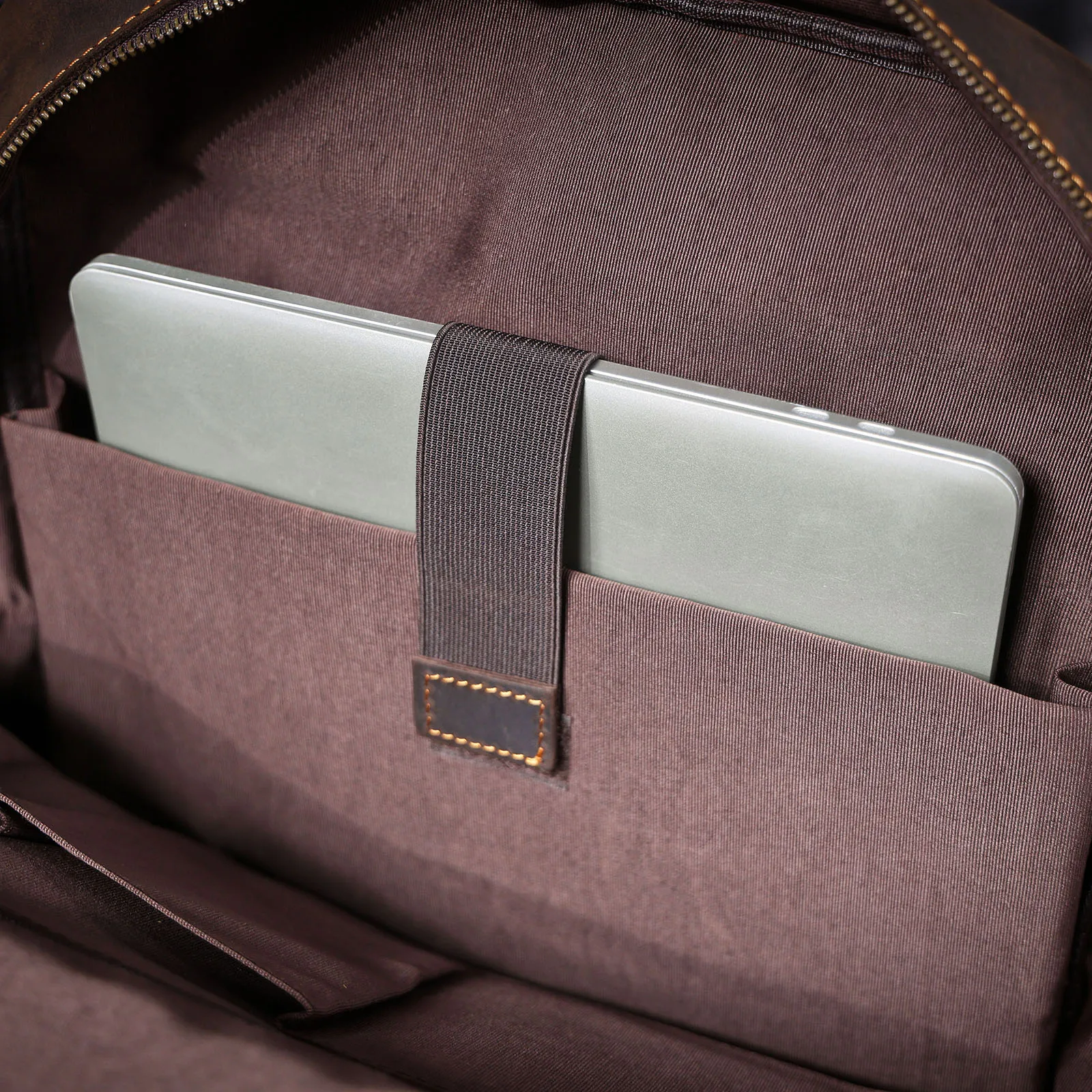 S.WORKER Vintage Echtleder-Rucksack für Herren, Große Laptop-Schultertasche aus Rindsleder, Klassische Vintage Crazy Horse Schultasche für Reisen – Detail 19