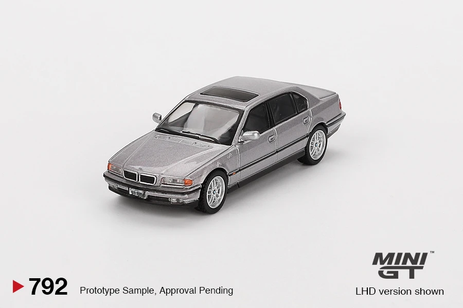 **Pre-ordine **MINIGT 1:64 750IL Aspen Silver Metallic Model Car