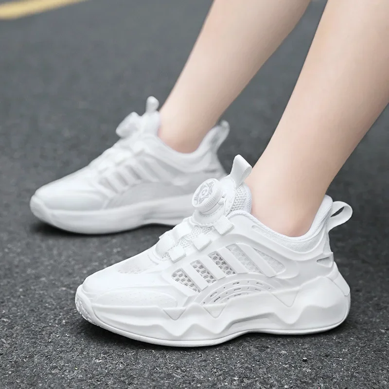 Sapatos esportivos infantis de malha respirável, sola macia para meninos e meninas, tênis de corrida antiderrapante, branco, novo estilo, verão, 2024