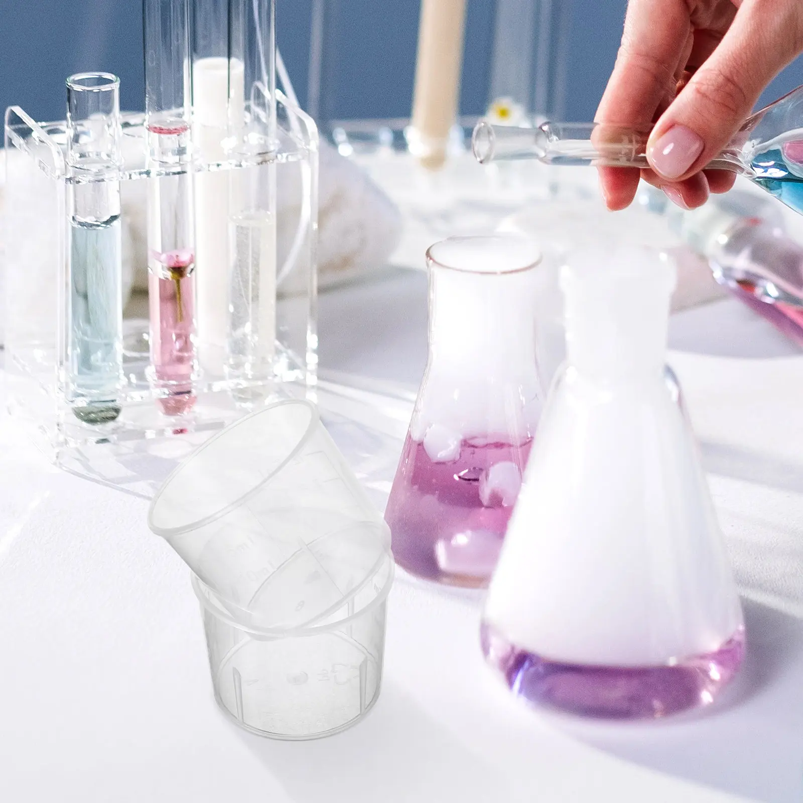 

Набор из 100 пластиковых мерных стаканов с градуировкой для измерения жидкостей в лаборатории, малые, 15 мл