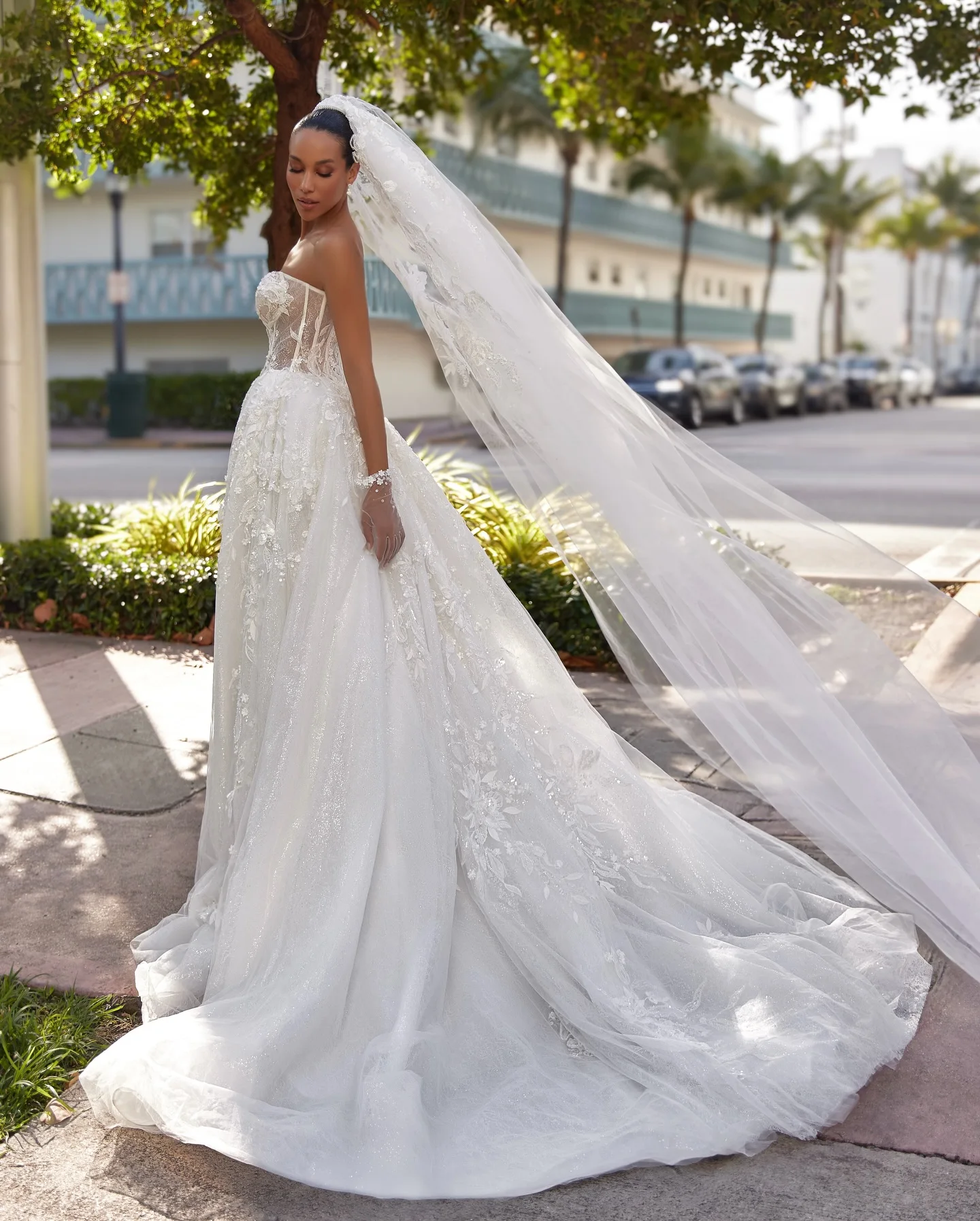 Customized Charming Appliques Wedding Dresses A Line Woman Sexy Sweetheart Side Split Bride Gowns Sleeveless Vestidos De Noche