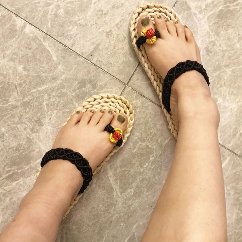 2023 New Lovely Lady Set Thumb Sandals Cornhusk Hand-Woven Fashion Creative Home Straw Sandals Natural Environmental Protection
