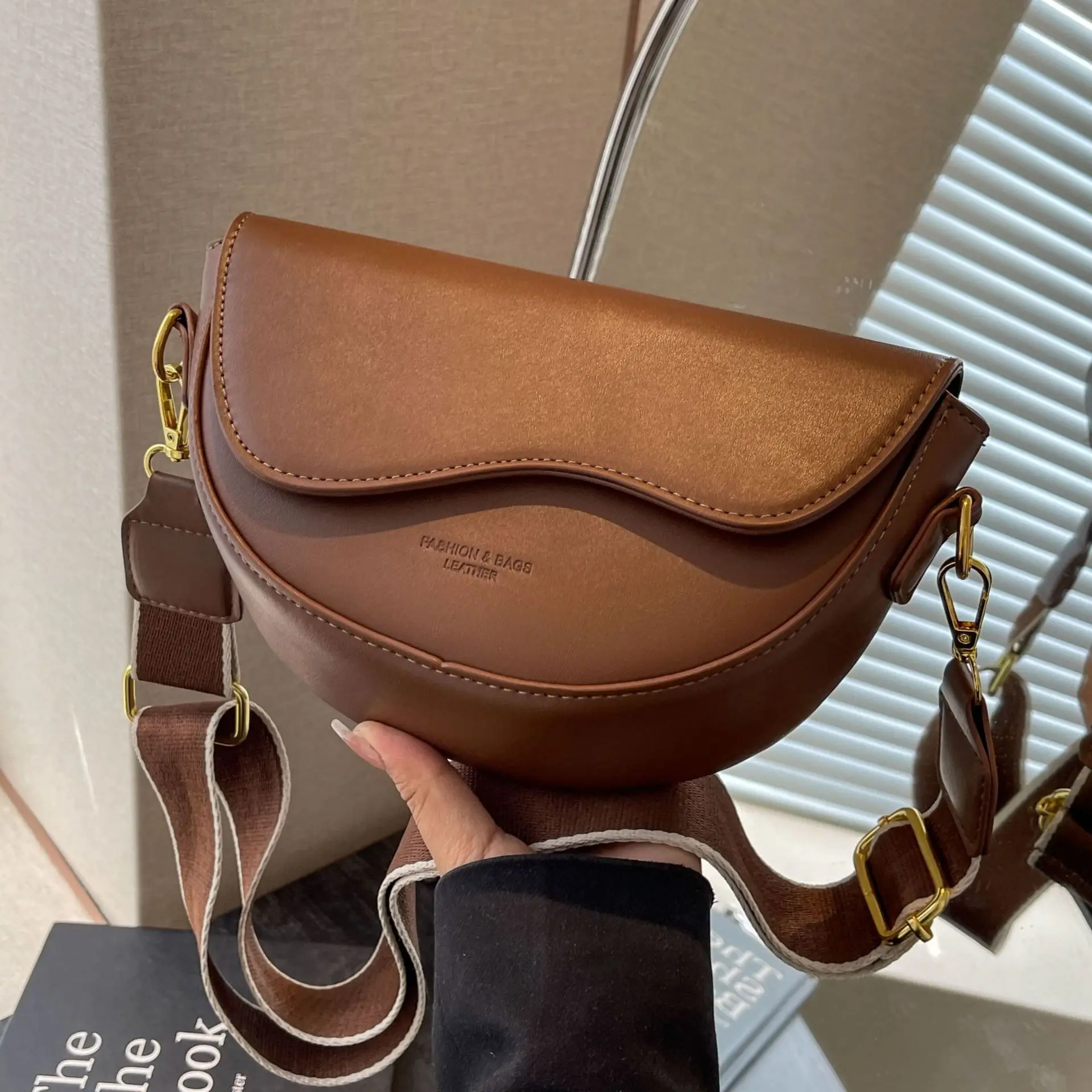 

Women Bags Solid Color Portable Saddle Purses and Handbags Girls Casual Shoulder Crossbody Bag Commute Storage Armpit Small Bags