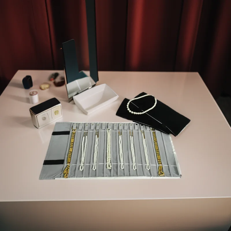 

Portable Velvet Jewelry Necklace Storage Bag Anti-Tangle Pearl Display Organizer Bag for Exhibitions And Carrying