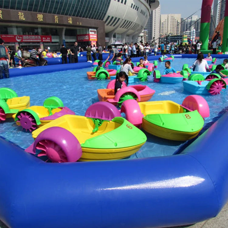 Parques e piscinas infláveis Manual de HDPE virgem de 4 tamanhos para família e crianças Barco de pedal com manivela manual de água