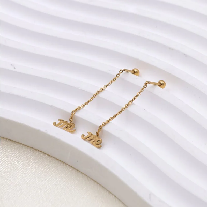 

Модные серьги-подвески с кисточками и буквами, нишевые женские, простые, из титановой стали, не тускнеющие