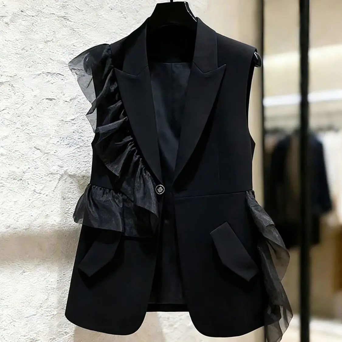 Black lotus leaf splicing suit vest women's spring 2026 high sense popular explosion capable temperament stacked coat