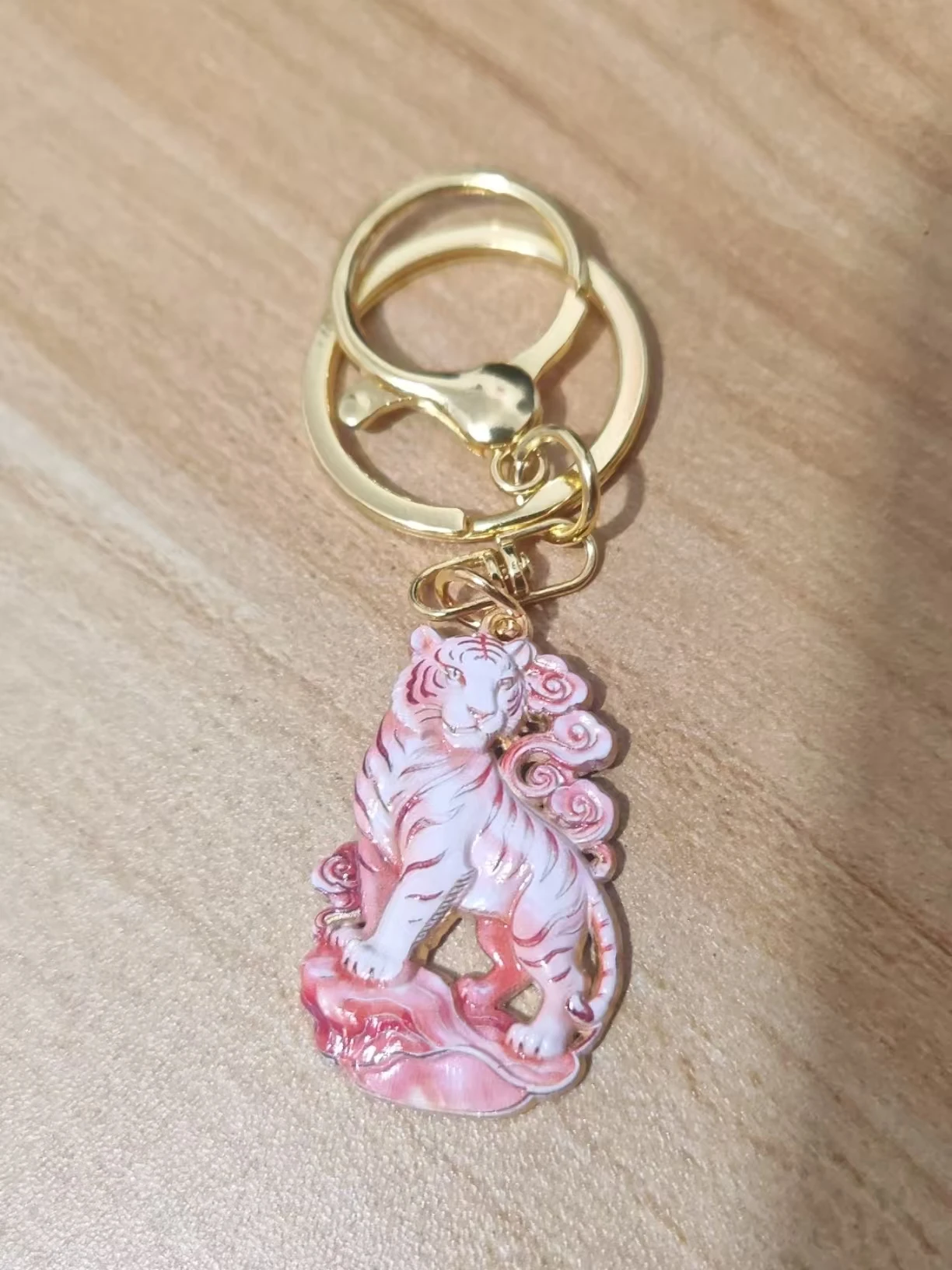 Neuer chinesischer Stil Emaille-Tiger-Schlüsselanhänger Metall-Wolken-Tierkreis-Tiger-Schlüsselring Kreativer Taschenanhänger Geschenk-Accessoires für Männer und Frauen – Detail 5