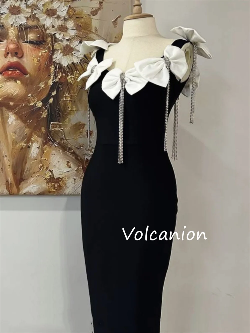 Moda personalizada jérsei plissado arco lantejoulas coluna colher pescoço midi vestidos sob medida ocasião celebridade estilo chinês