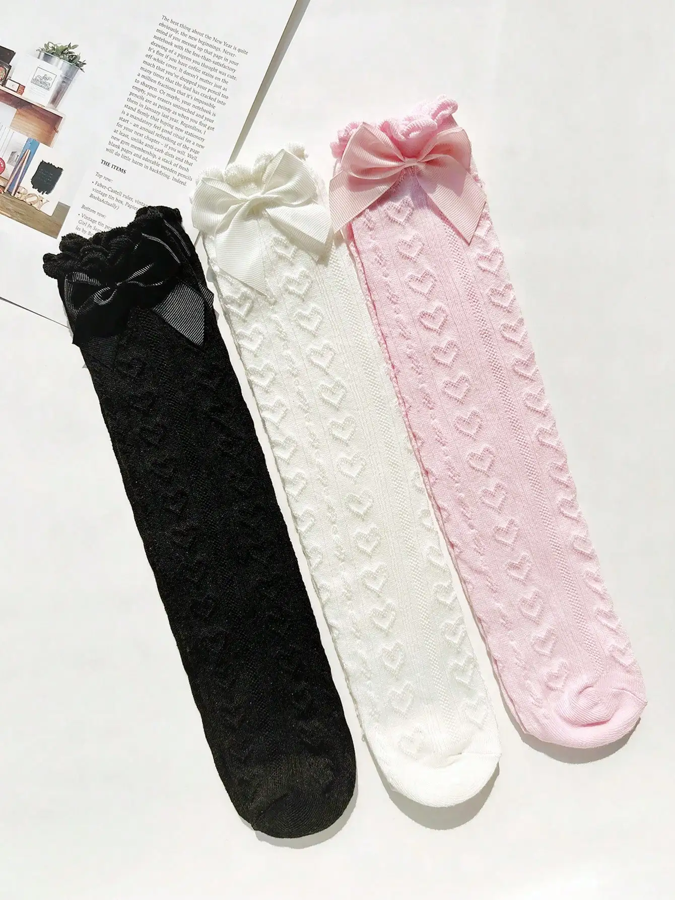 2 Paar Mädchen-Kniestrümpfe mit Herz-Hohlmuster, 3–8 Jahre, Schleifendekoration, atmungsaktives Nylon, weich, kratzfest, für den Sommer, Alltagskleidung, passende Socken