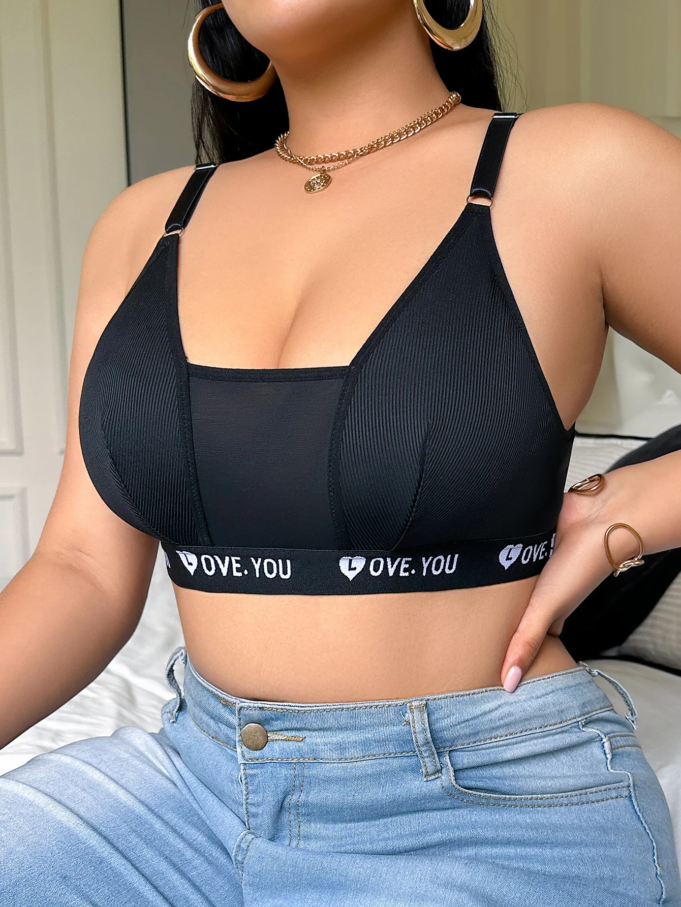 قطعة واحدة من حمالة الصدر النسائية ذات الطراز العصري بالإضافة إلى حجم الملابس الداخلية ذات الحروف المطبوعة بدون سلك داخلي ولا حمالة صدر