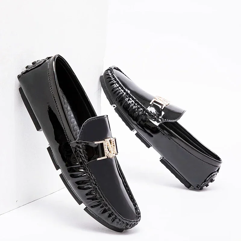 New Cool Male Formal Dress Shoes Black Silver Casual Moccasin Shoes for Men Breathable Youth Fashion Popular Driving Shoes