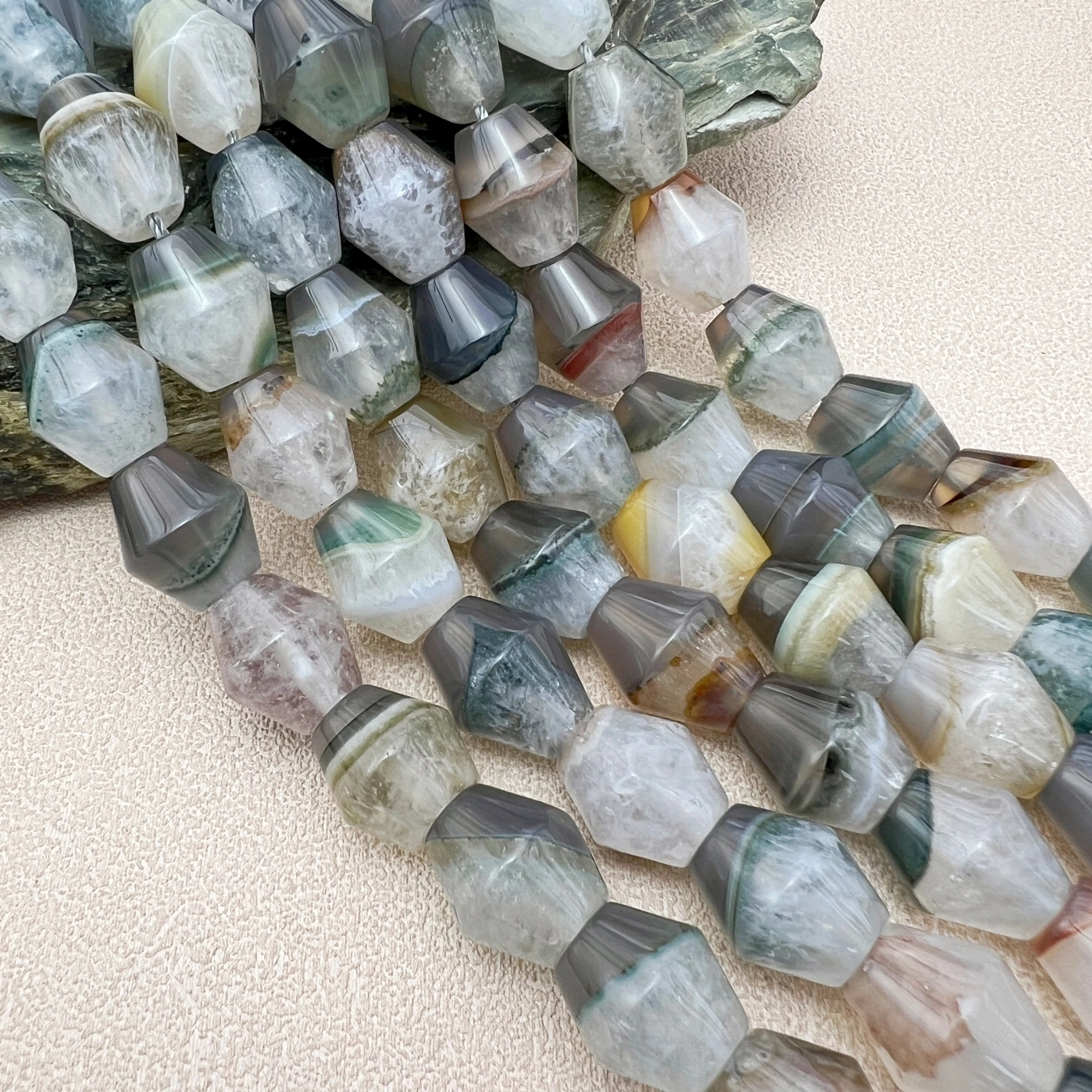 14*15MM Triangle Shape Natural Gray Uruguayan Agates Quartz Bicone Beads For DIY Jewelry Making MY260605