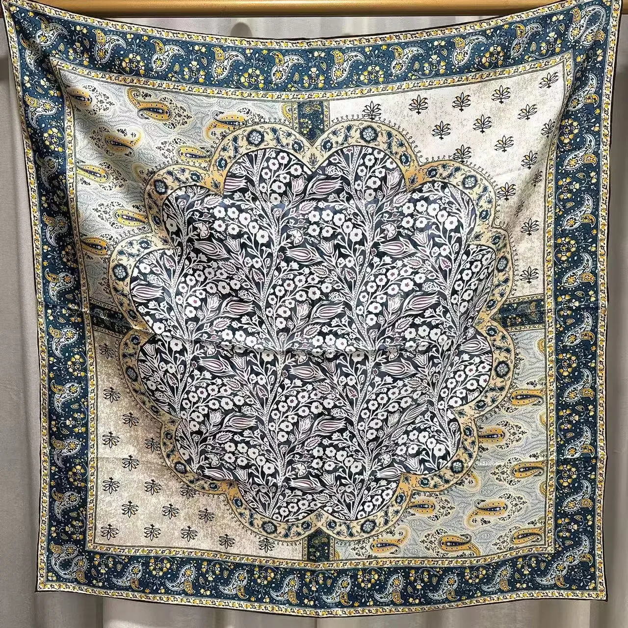 

Twill Silk Scarf 90CM Hand Rolled Edges Shawls Head Bag Scarves Luxury Christmas Lover Gift Lady Clothing Accessories