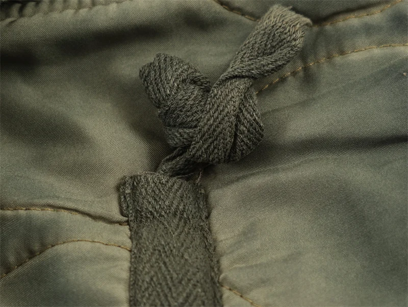 Kurtka damska 2025 zimowa nowy styl wojskowa zieleń długi rękaw pikowana ozdobna okrągły dekolt bawełniana kurtka codzienna moda