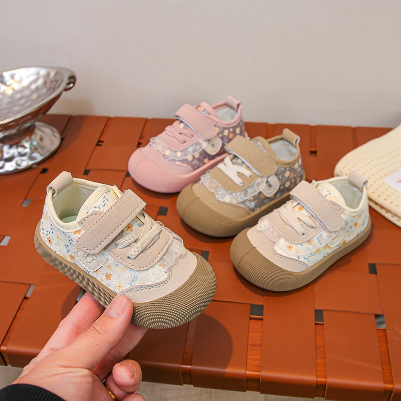 

2026 Spring Girl's Sneakers Lace Flower Hook-loop Cute Kid's Flat Shoe Solid Colors Anti-slip Fashion Daily Children Shoes