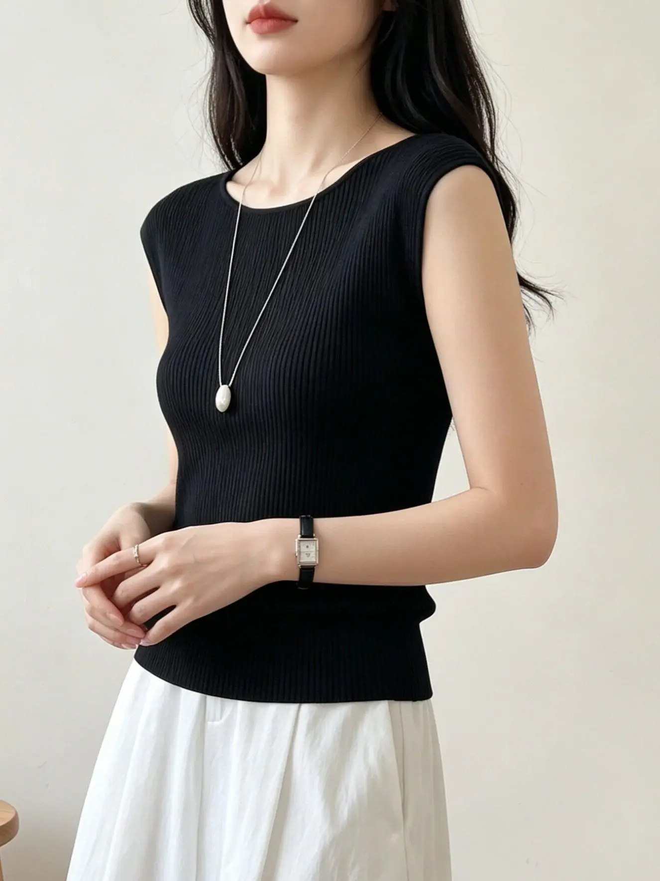 Slim Fit Short Sleeve Knitted Sweater Women's Summer Design round Neck Overhead Black Color Block Versatile Top Korean Style