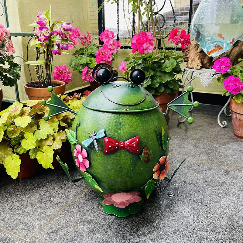 American rustic vintage wrought iron frog ornaments Outdoor indoor garden balcony, living room creative decoration, trash can