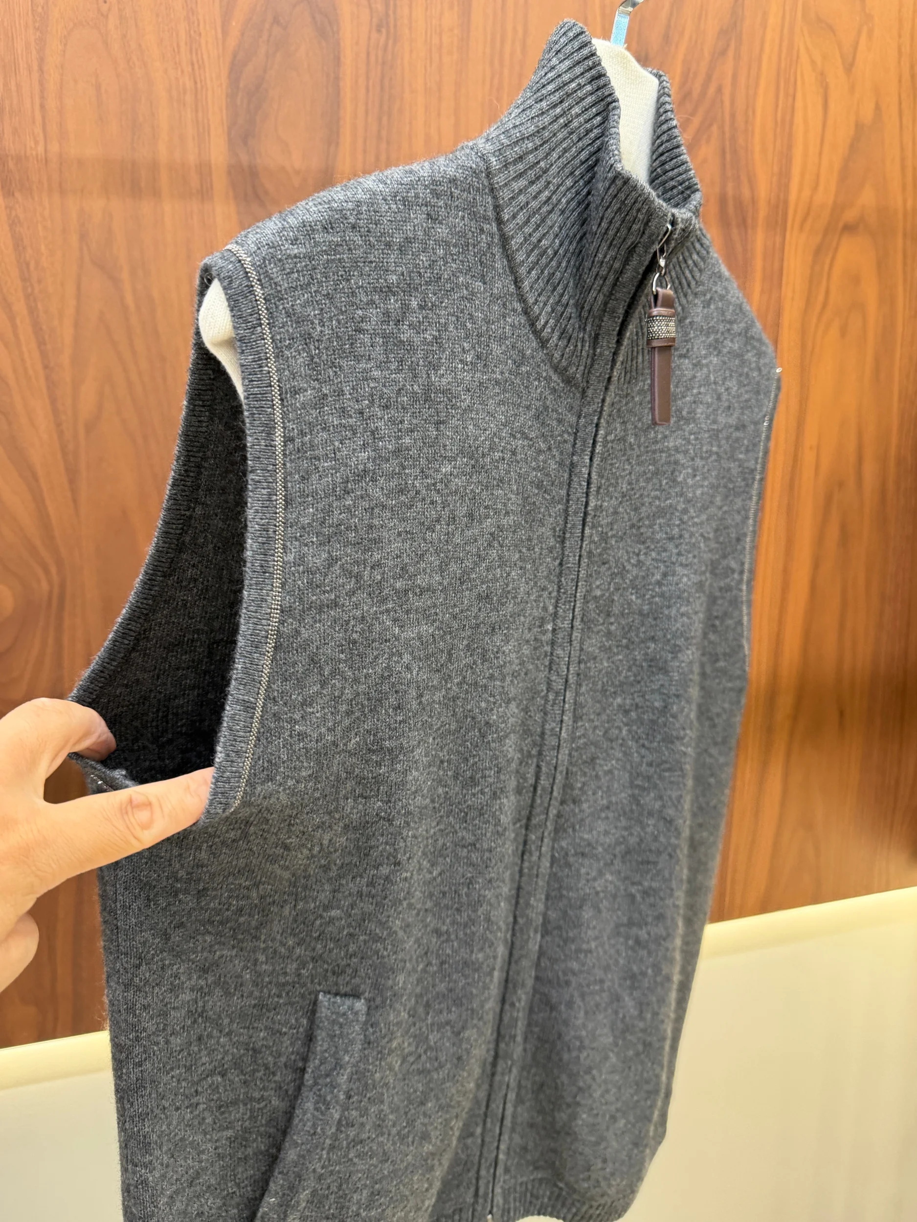 2026Women's Autumn Cashmere Knit Vest with Stand Collar and Zipper