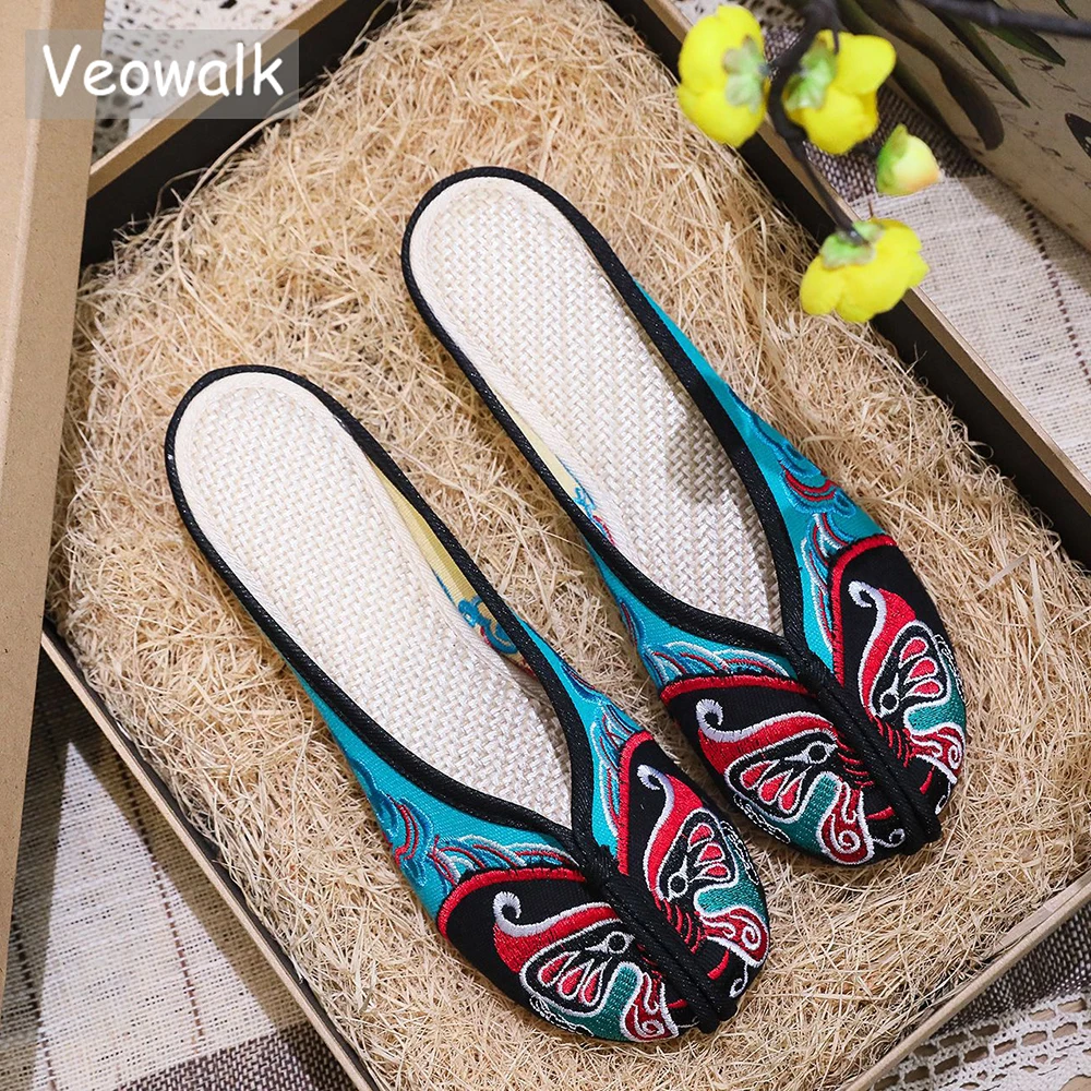 Veowalk Handmade Opera Embroidery Women Summer Shoes Fashion Old Beijing Home Slippers Casual Soft Slides s Mujer