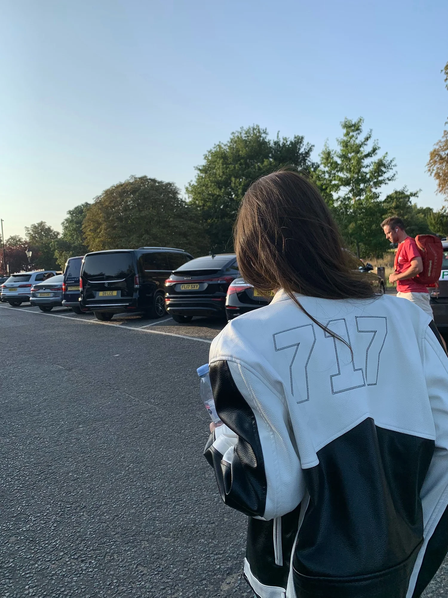 

Wuuus Cool Sle Embroidered Motorcycle Jaet Women's Brown Waed out Leather Coat 2025 New Autumn Long Sve Zipper