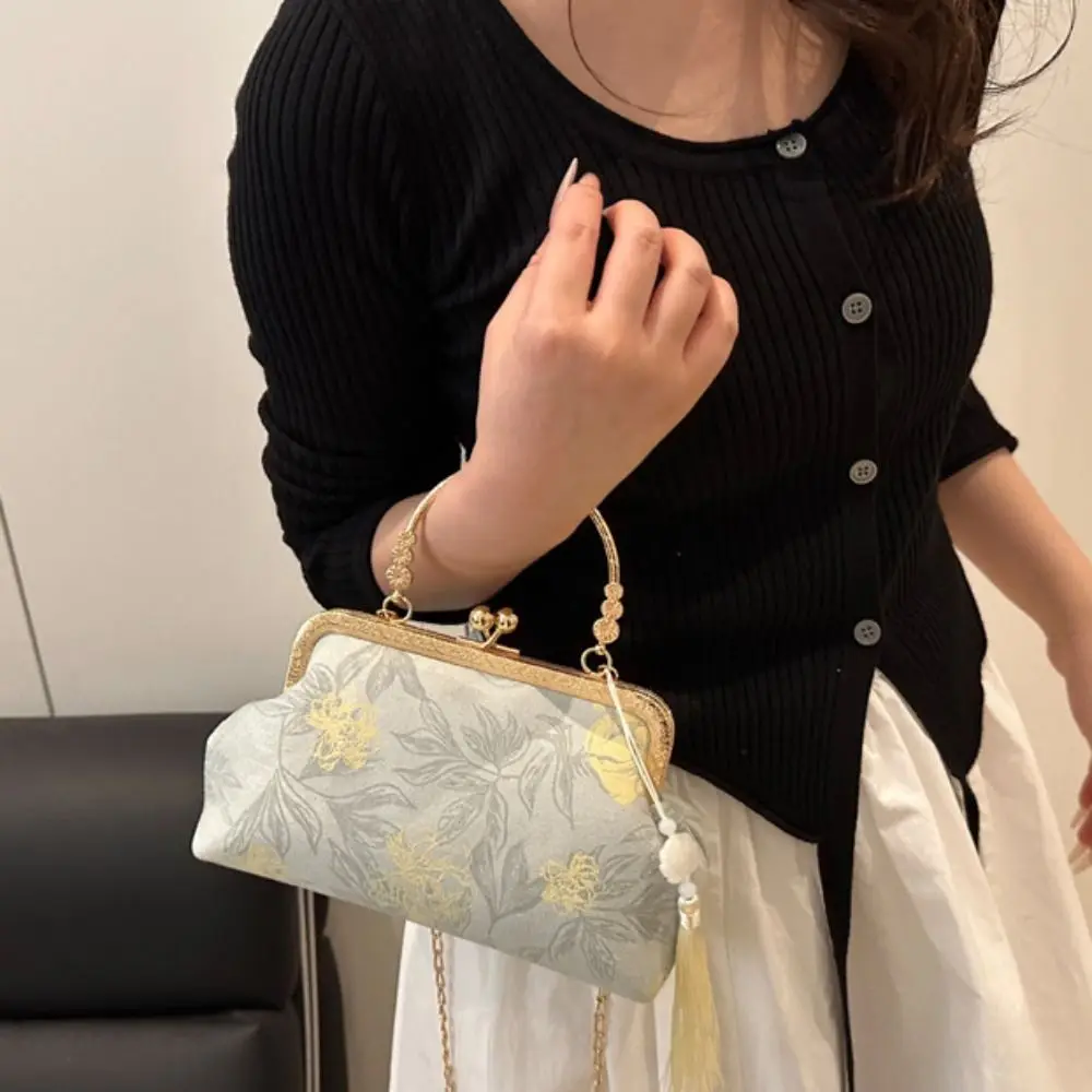 

Flower Pattern Chinese Style Handbag Cheongsam Accessories Single Shoulder Embroidery Banquet Bag with Pendant Elegant