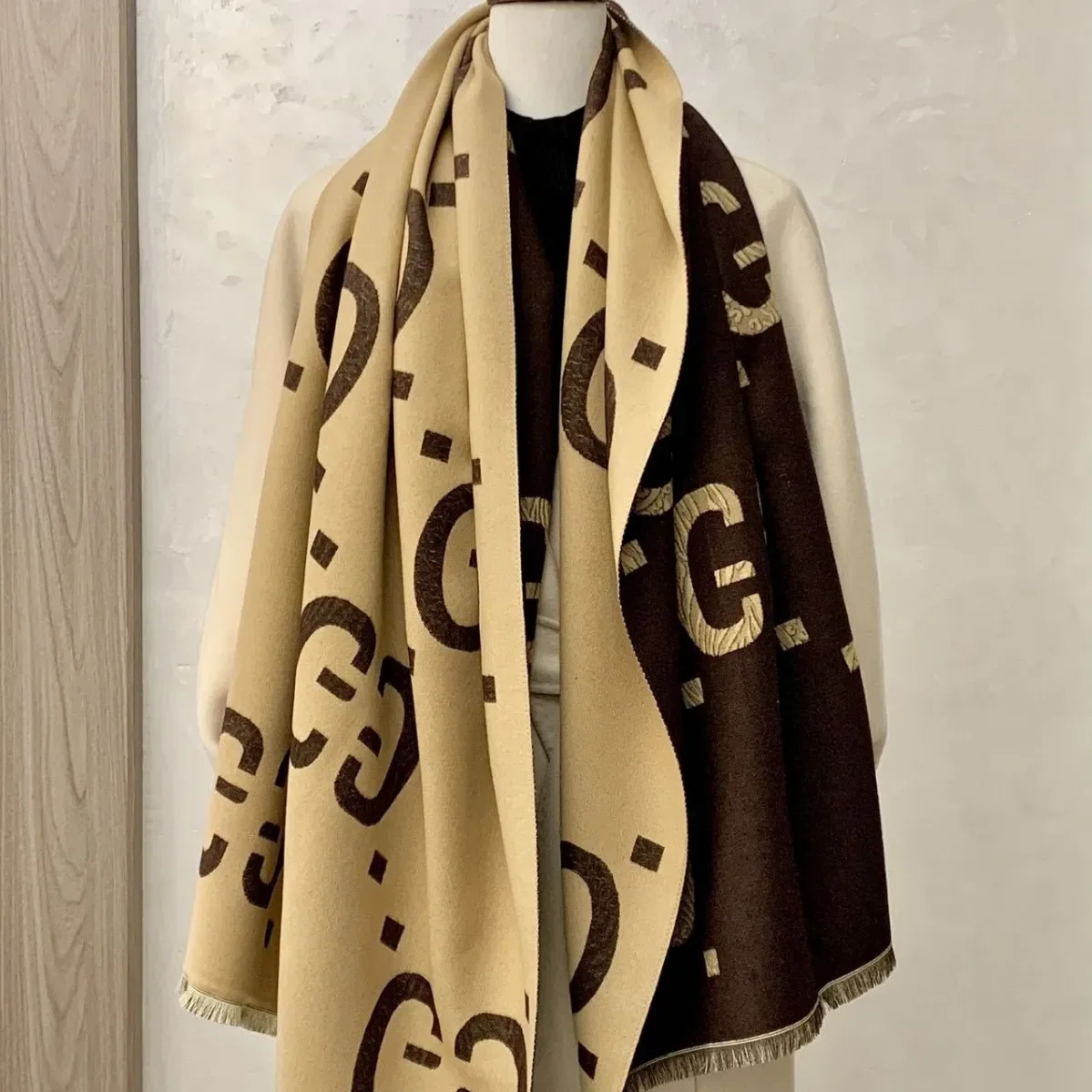 

Новый модный зимний шарф, кашемировый женский шарф из пашмины с буквами, женское толстое одеяло, мягкая теплая шаль Bufanda, платок 2025