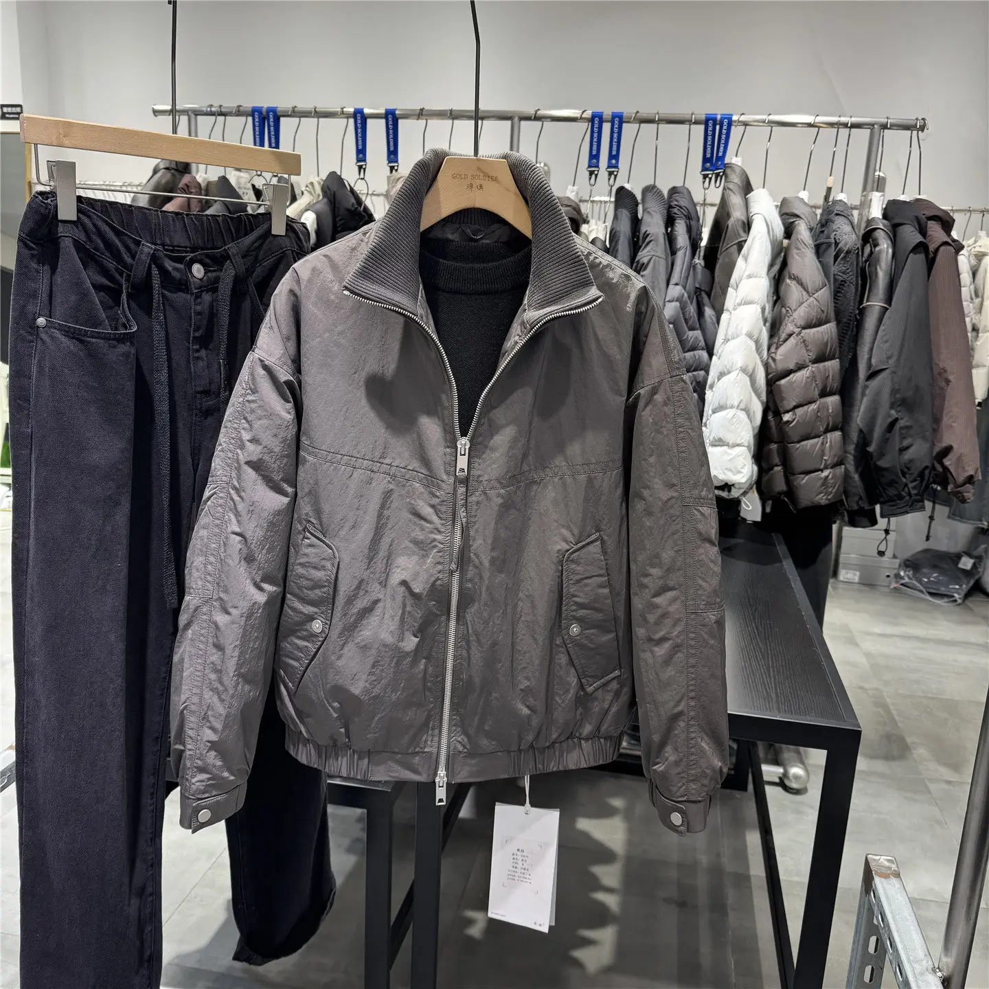 

Мужская зимняя утепленная куртка с воротником-стойкой, с вязаным воротником, комбинированная, в стиле рабочей одежды, с наполнителем из белого утиного пуха, для защиты от холода