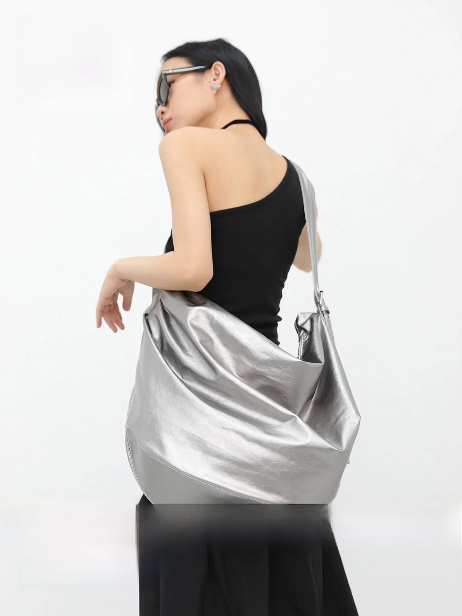 

Large Capacity Folded Soft Leather Dumpling Bag Women's Crossbody Bag with Wide Shoulder Strap Kusprings Silver Tote Bag