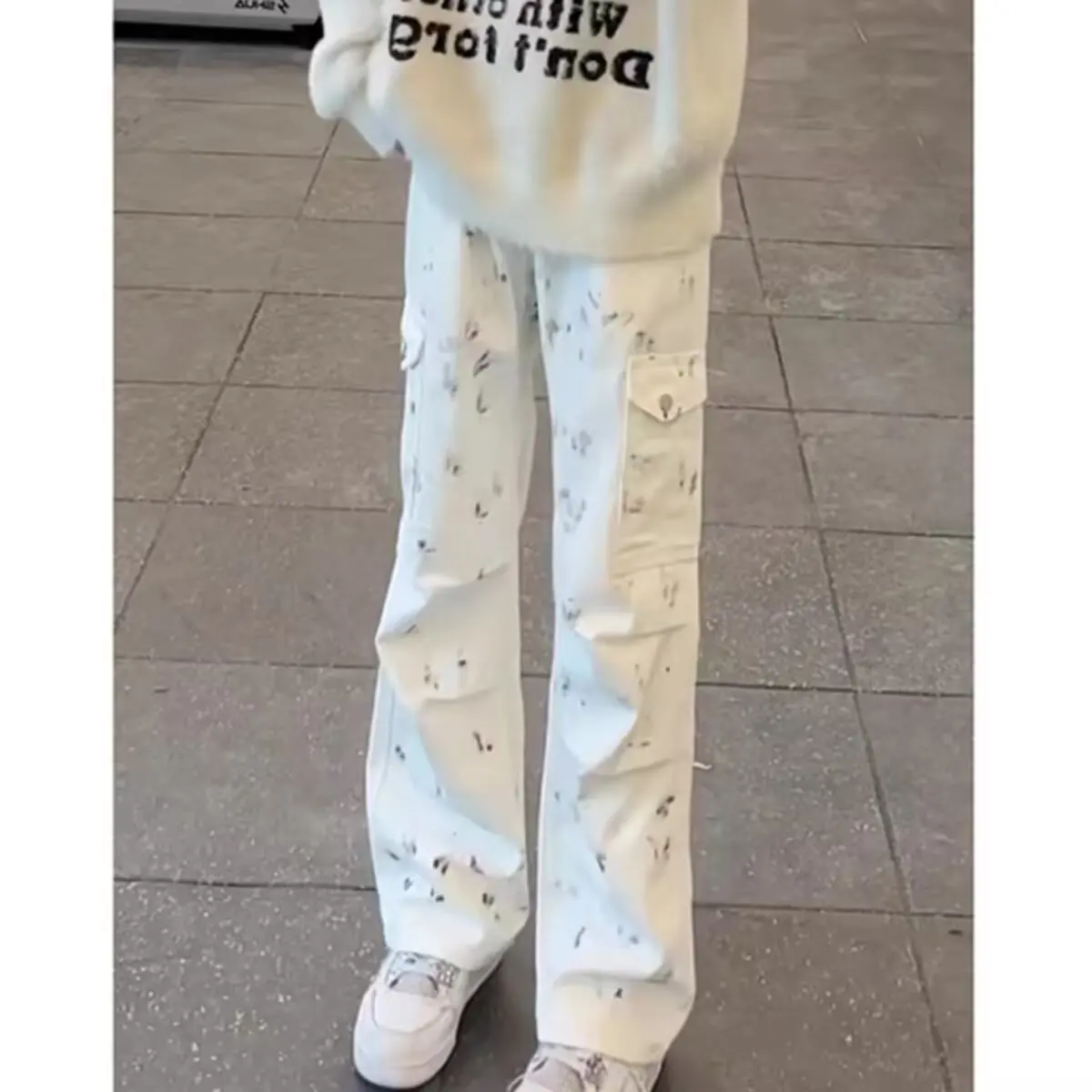 กางเกงยีนส์ทรงบานสีขาวลายจุดบางๆ สไตล์อเมริกันไฮสตรีทสำหรับผู้ชาย ฤดูใบไม้ร่วง ทรงหลวม ขาตรง สวมใส่สบาย ﻿