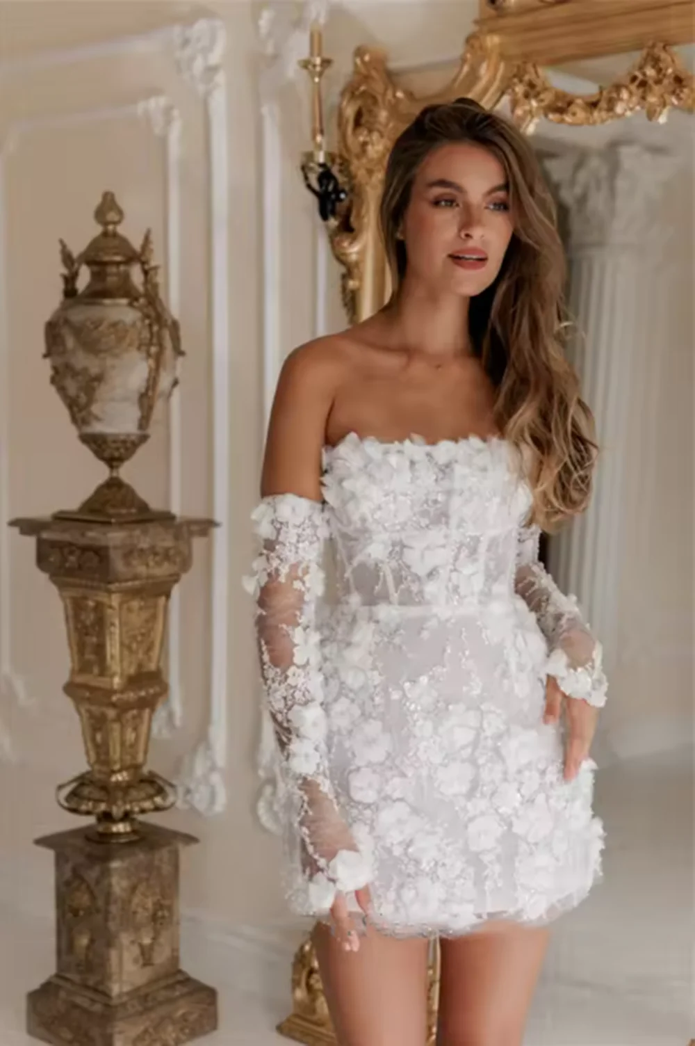 Abito da sposa corto personalizzato staccabile a maniche lunghe Mini elegante abito da sposa con perline delicate in pizzo ricamato con fiori 3D