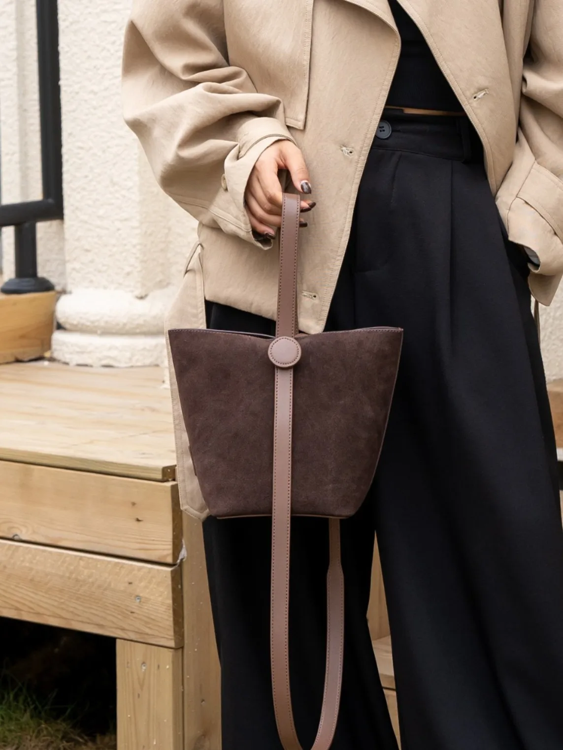 

New AW suede bucket bag. Luxuriously soft & chic. The versatile shoulder or crossbody for cool weather style.
