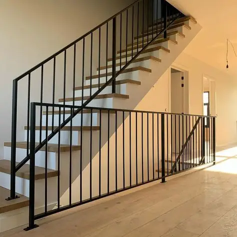 Personalizzazione Corrimano per scale in ferro battuto forgiato a mano dal design moderno Balaustre decorativi e accenti di rosetta con antiruggine