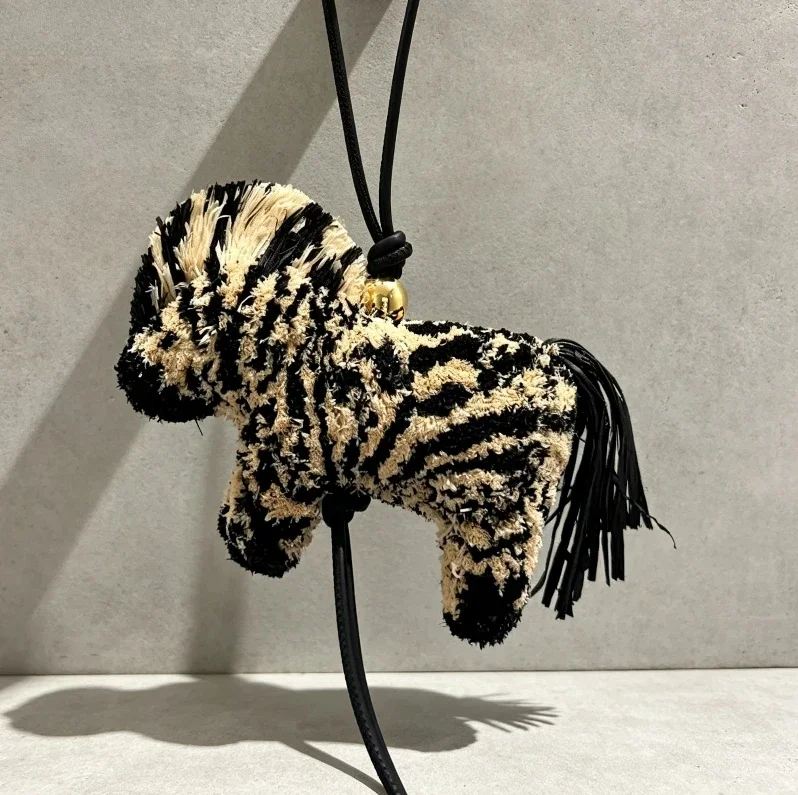 2026 New Handmade Leather Bird Bag Charm Parrot Yellow Black Woven Gold Ring Pendant