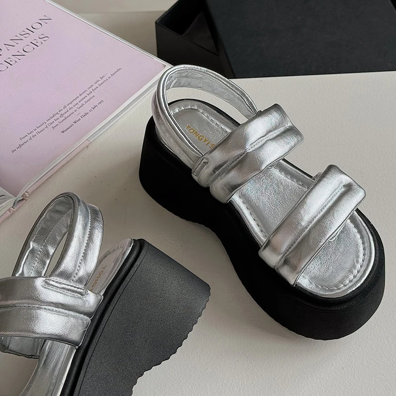 Korean Female Version Versatile Thick Sole Sponge Cake Shoes 2024 Summer New Ladies Silver One Line Sandals Women\'s Roman Shoes