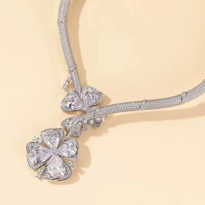 High Quality Popular Brand Luxury Jewelry Ladies Exquisite Lucky Grass Wedding Necklace Earrings Banquet Anniversary Accessories