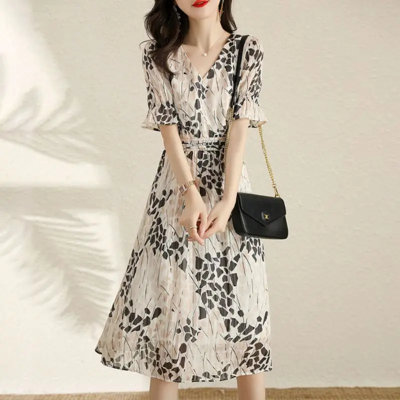 Elegant V-Neck Printed Folds Ruffles Flare Sleeve Party Dress Women\'s Clothing 2024 Summer New Loose Office Lady Floral Dress