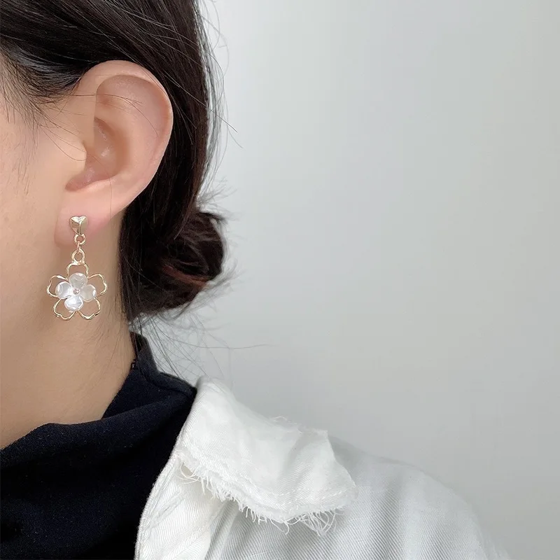 S925 Silver Flower Heart Shaped Earrings New Trendy Ins Fengsen Style Niche Design High End Aesthetic Wholesale Earrings