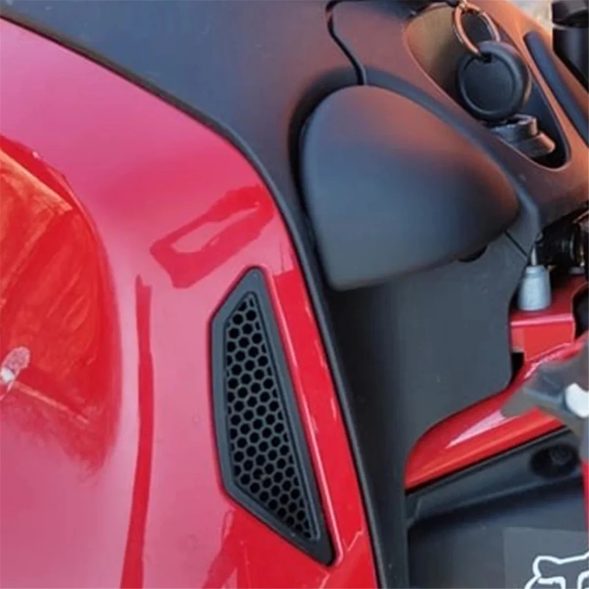 

Мотоциклетный ветрозащитный спойлер, резиновый блок для Moto Guzzi-A77Q