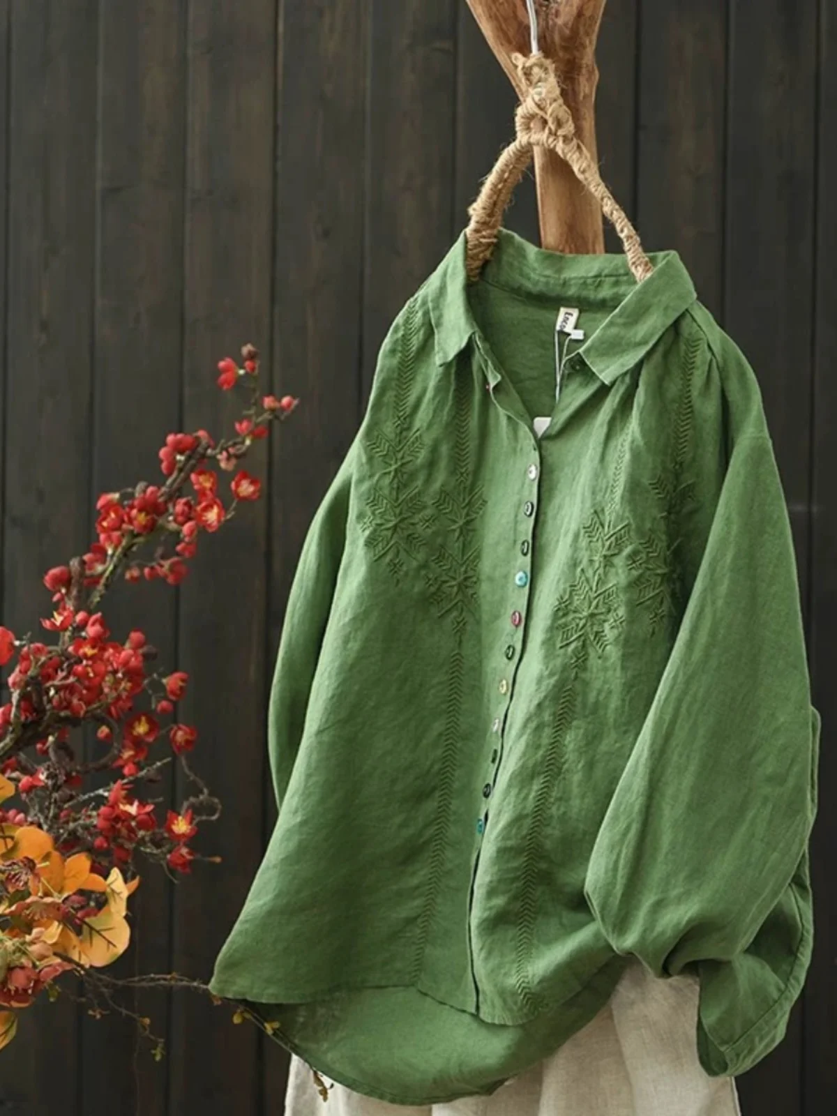 

Женский весенний дизайн из хлопка и льна с тяжелой вышивкой в стиле ретро, свободный повседневный льняной топ на пуговицах, удобный воротник