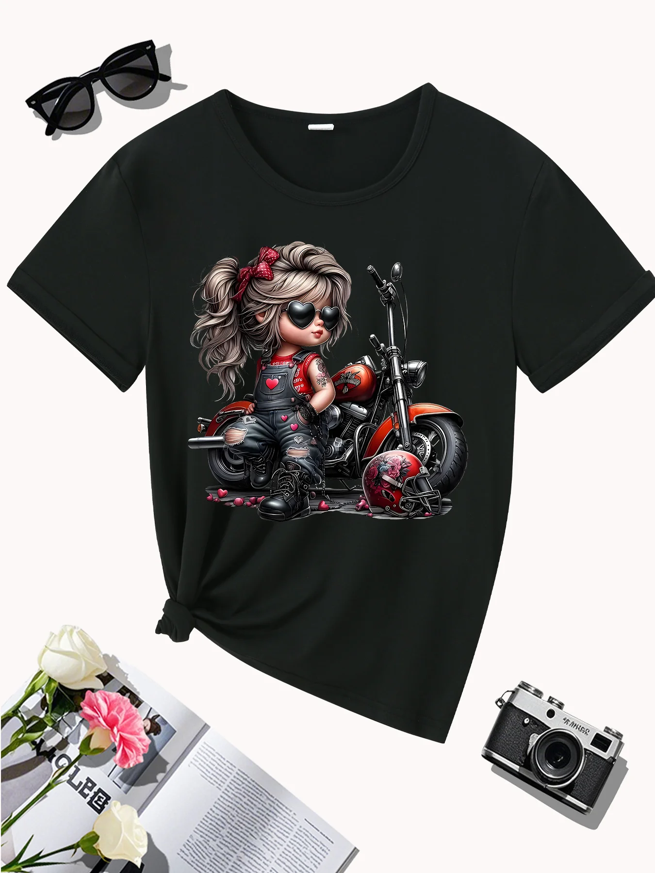 Druck mit Herzdetails, Stretch-Rundhalsausschnitt, lässige und festliche Kleidung, schwarzes Motorrad-Grafik-T-Shirt für Damen – Edgy Cartoon