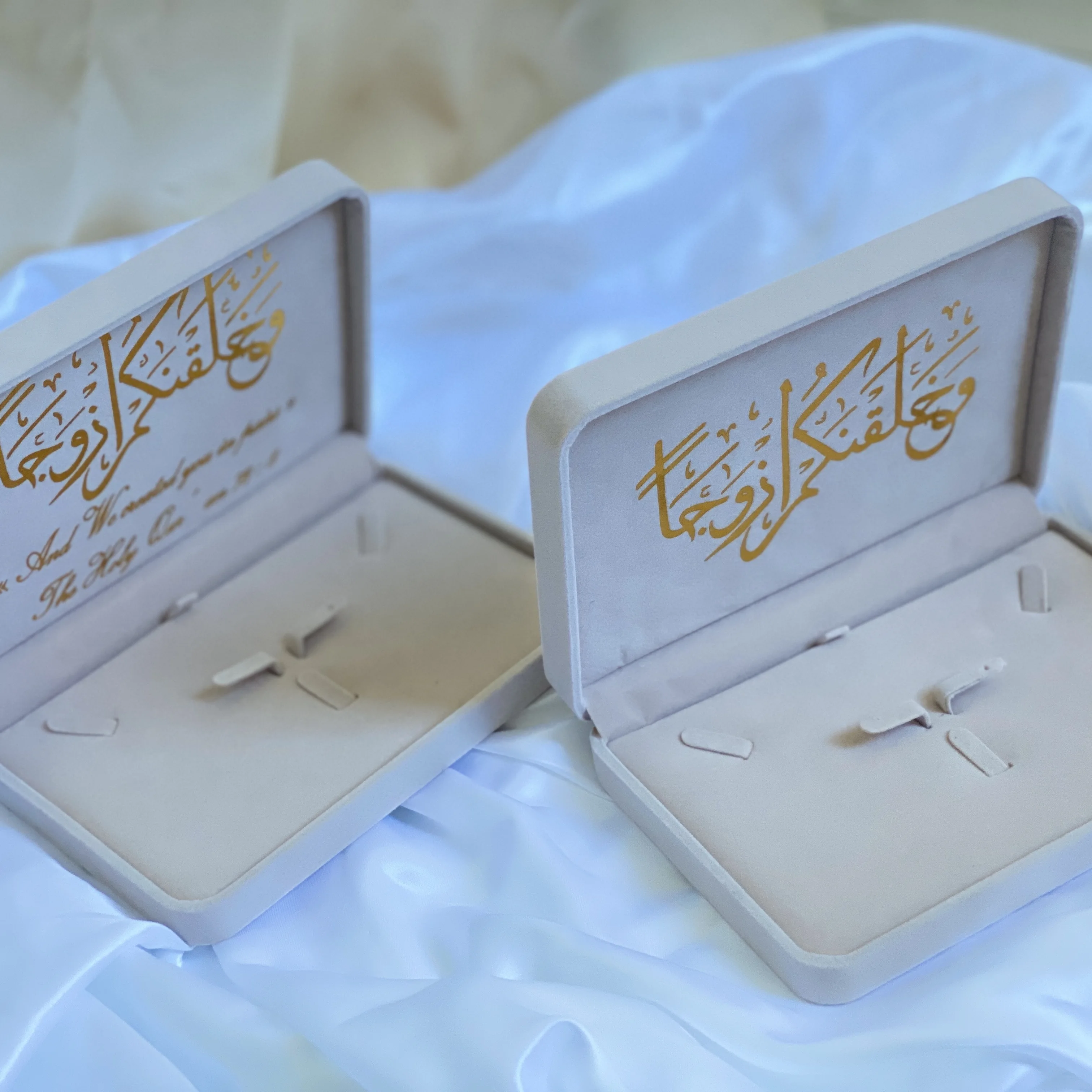 Custom Flannel Jewelry Box Personalise Wedding Ring Box Necklace Ring Earring Bracelet Gift Boxs For Bride Wedding Jewelry Box view 4