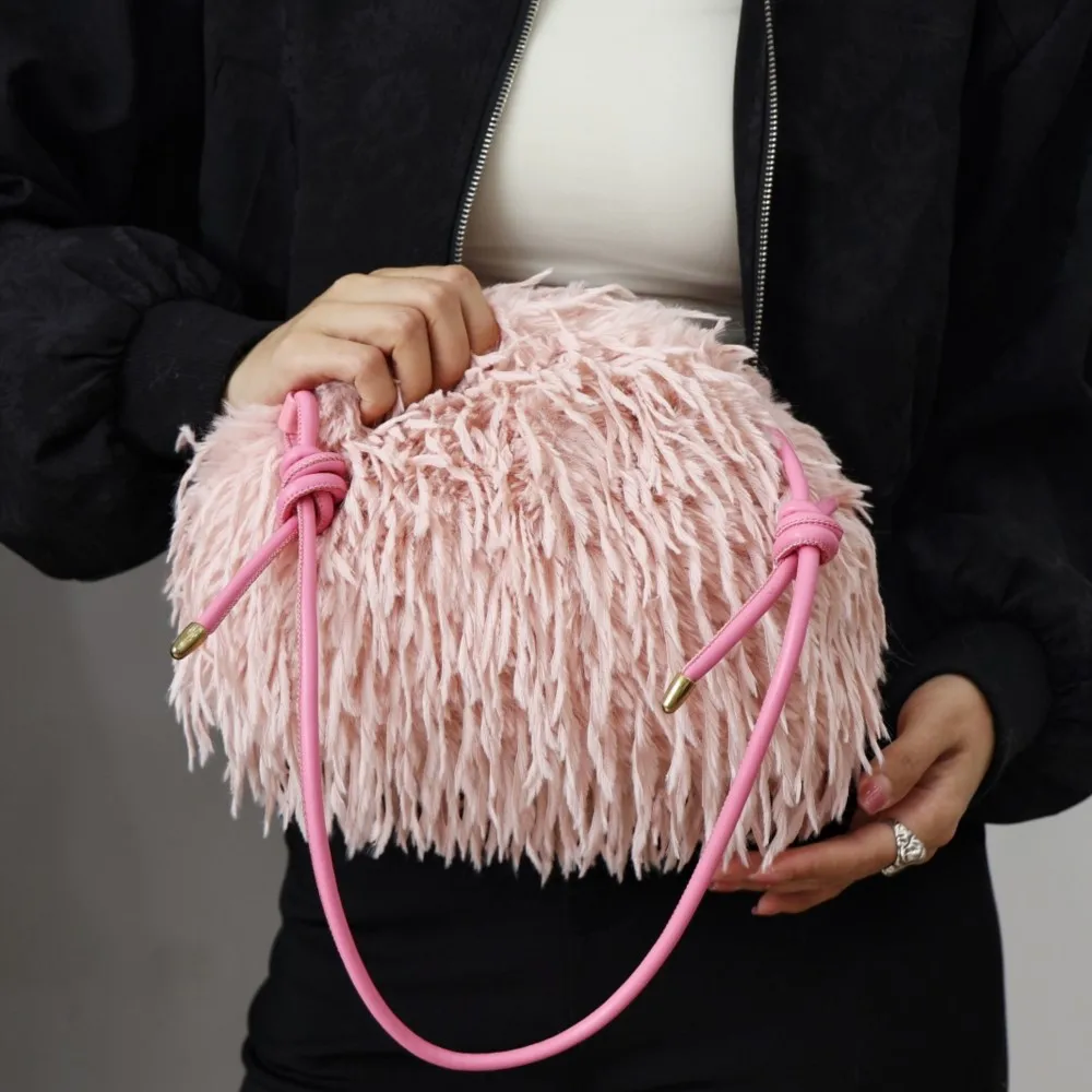

Новая зимняя плюшевая сумка-облако 2025: пушистая, плиссированная, меховая, на плечо, мини-клатч с оборками для женщин