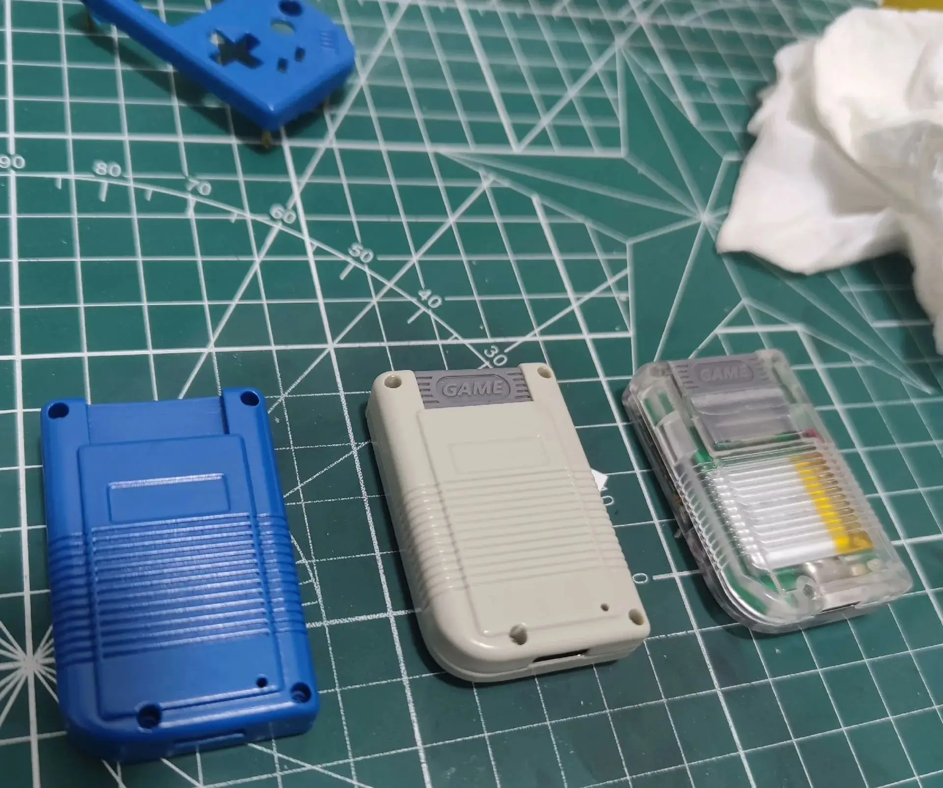 Super Mini GB Retro Handheld Game Console - Ultra Portable 5cm Pocket Size, Supports GB/GBC/NES Games, TF Card Slot